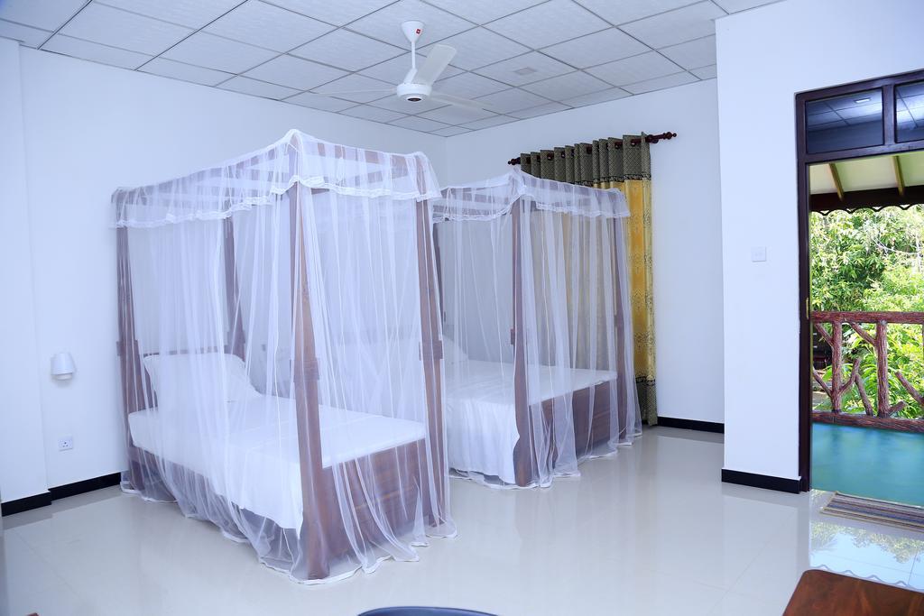 V Cabanas & Yala Safari Place تيساماهاراما المظهر الخارجي الصورة
